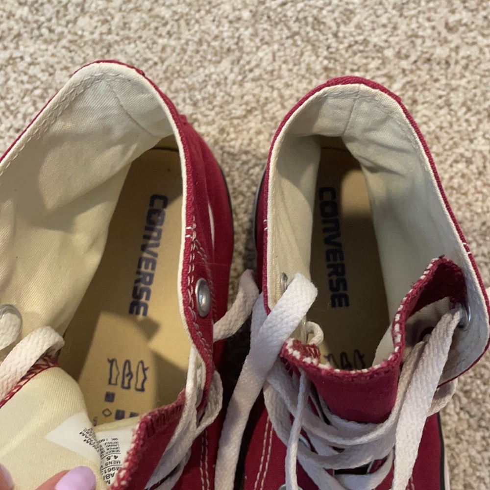 Maroon converse - Picture 2 of 5
